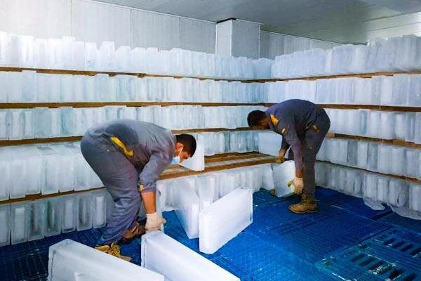 افزایش تولید کارخانه یخ‌سازی آستان حسینی در ایام اربعین