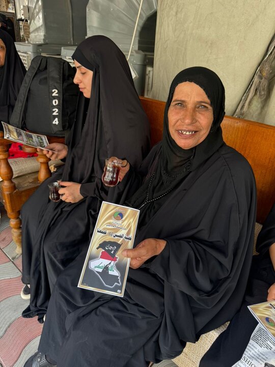تقرير مصور/ الفرق البيئية تنشر الوعي الثقافي السليم بين الزوار المتجهين الى كربلاء المقدسة