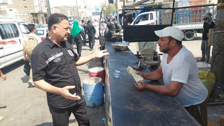 تقرير مصور/ الفرق البيئية تنشر الوعي الثقافي السليم بين الزوار المتجهين الى كربلاء المقدسة