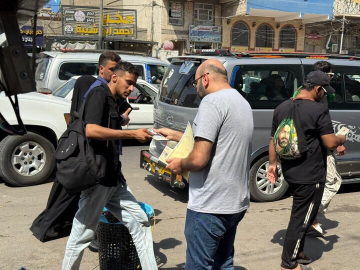 تقرير مصور/ الفرق البيئية تنشر الوعي الثقافي السليم بين الزوار المتجهين الى كربلاء المقدسة