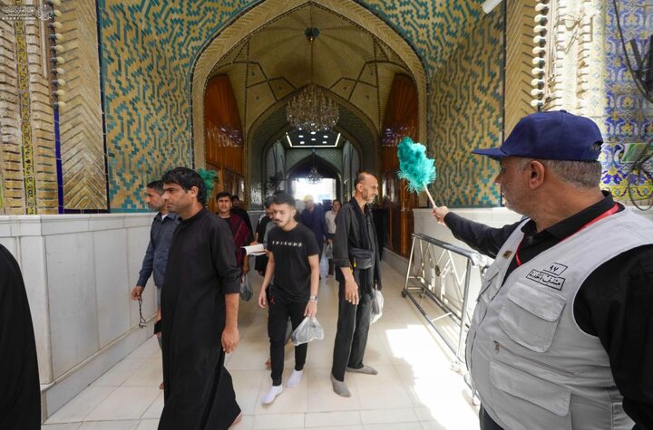 تقرير مصور/ ثلاثة آلاف خادمٍ ومتشرفٍ العتبة العلويّة المقدّسة ينفّذون الخطّة الخدمية للزيارة الأربعينية