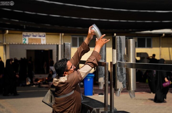 تقرير مصور/ ثلاثة آلاف خادمٍ ومتشرفٍ العتبة العلويّة المقدّسة ينفّذون الخطّة الخدمية للزيارة الأربعينية