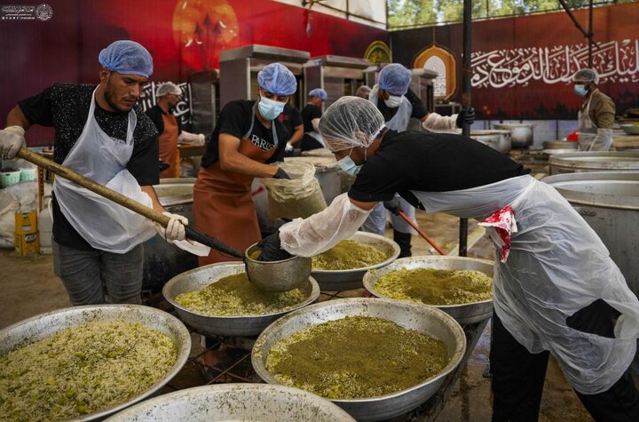 تقرير مصور/ موقع عمار بن ياسر يقدم 45 ألف وجبة يوميًّا لزائري الأربعين