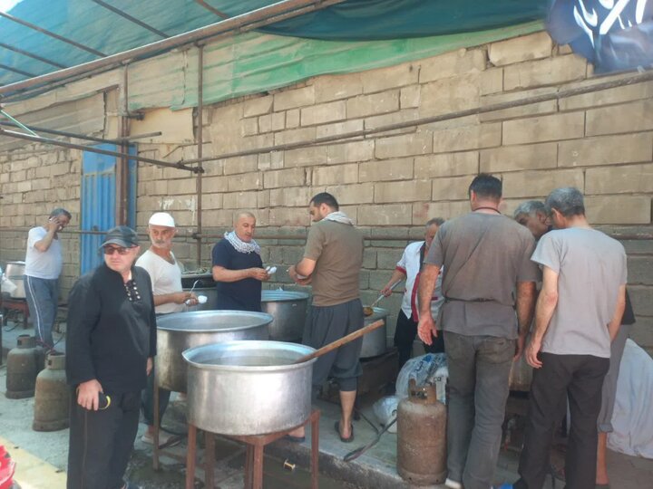 پخت ۶۷۰۰ پرس غذا در موکب قمر بنی‌هاشم(ع) در خیابان میثم تمار کربلا