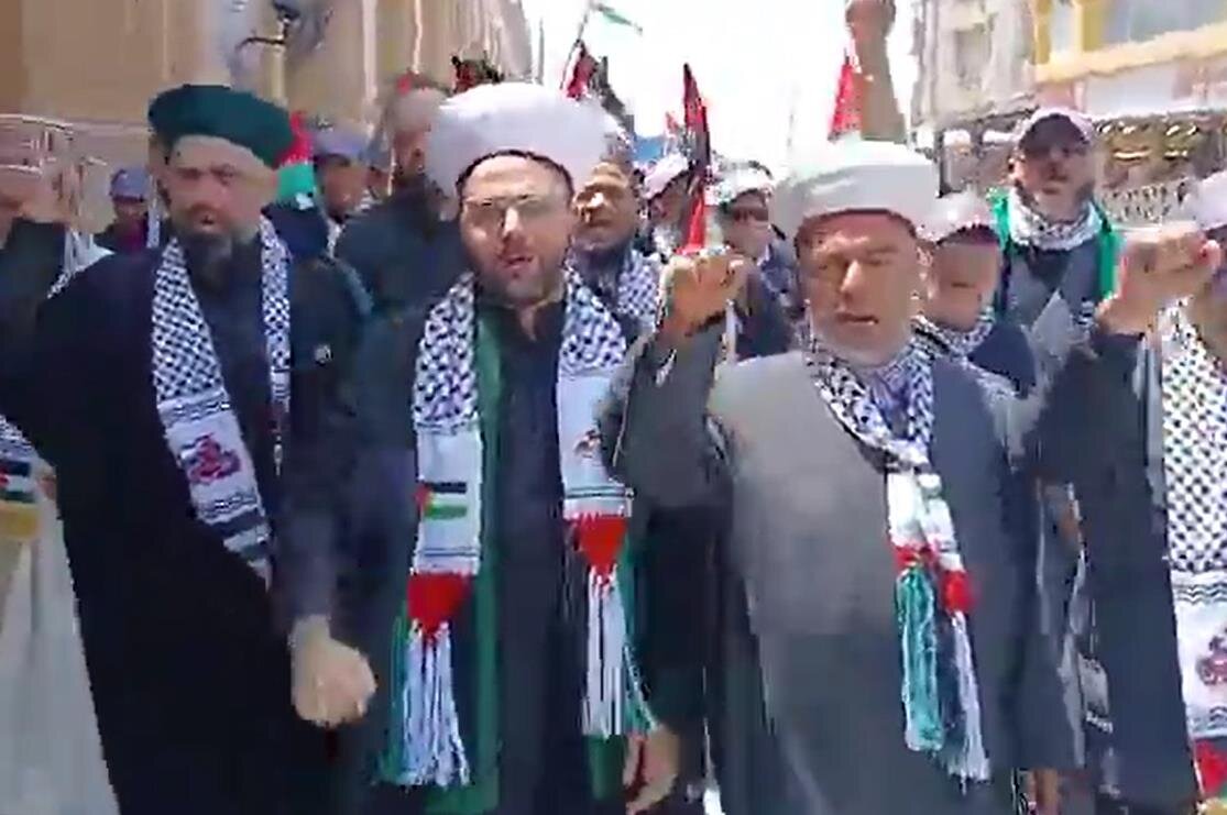 Video | İmam Əlinin (ə) hərəmində Şeyx Qasimin şərəfinə keçirilən yürüşdə “Livan Müsəlman Alimləri Məclisi”nin tərənnümləri