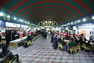 تقرير مصور/ أجواء زيارة الحسيني في طريق رابط بين كربلاء والنجف