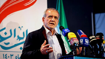 Pizeşkîşyan: Parastina Îranê tenê li mêşqê şer nîne, carinan di sernavek rast û raporteke dirist de ye