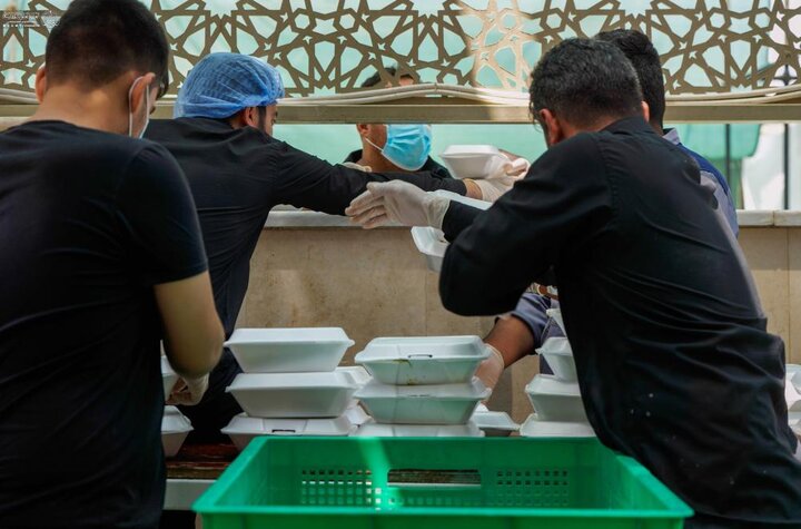 تقرير مصور/ احد مواقع الخدمية للعتبة العلويّة تقدّم أكثر من 18 ألف وجبة يوميًا لزوّار الأربعين