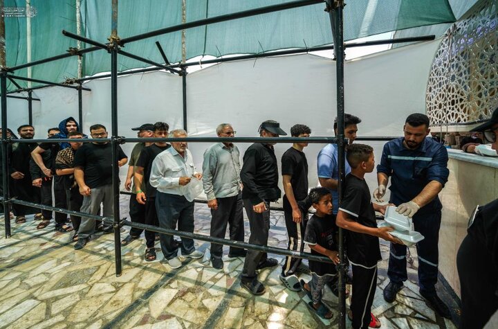 تقرير مصور/ احد مواقع الخدمية للعتبة العلويّة تقدّم أكثر من 18 ألف وجبة يوميًا لزوّار الأربعين