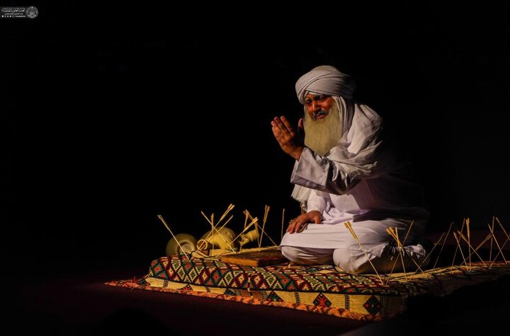 تقرير مصور/ تحت عنوان"عندما بكت الملائكة" عرض مسريح يُجسّد واقعة كربلاء الخالدة في العتبة العلوية