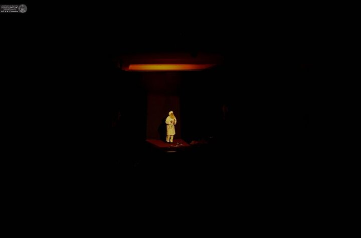 تقرير مصور/ تحت عنوان"عندما بكت الملائكة" عرض مسريح يُجسّد واقعة كربلاء الخالدة في العتبة العلوية