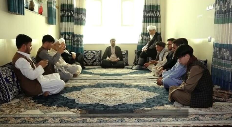 Video: Presence of Head of Council of Shia Scholars of Afghanistan at Home of Shia Victims of Kochi Attacks