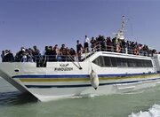 انطلاق اول رحلة بحرية لنقل زائري الاربعينية الى العراق