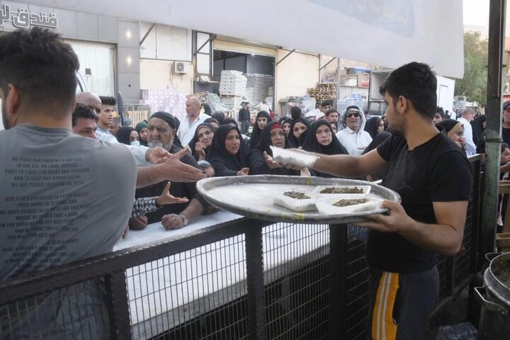 تقرير مصور/ مشاركة 250 موكباً عربياً وأجنبياً بتقديم خدماته لزائري الأربعين الحسيني في العراق