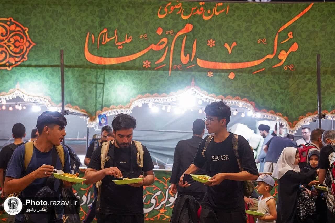 Astan Quds Razavi kitchen serves Arbaeen pilgrims at Mehran border crossing