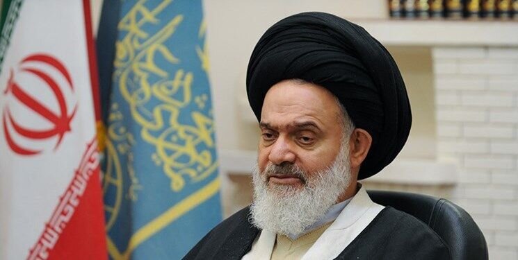 Ayatollah Hosseini Bushehri praises Farshchian’s devotion to faith through art
