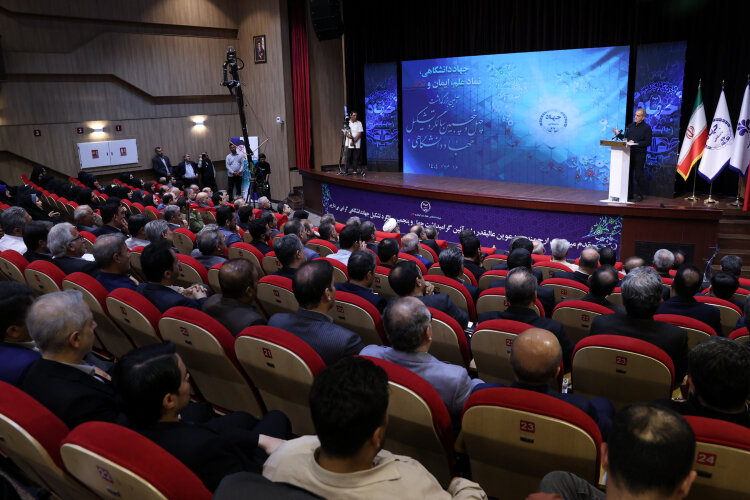 دکتر پزشکیان: امید من به جهادگران و دانشمندانی است که دغدغه کشور را دارند