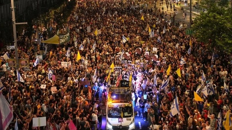 Anger within Tel Aviv: From the "Cabinet of Death" to deadly packages falling over Gaza