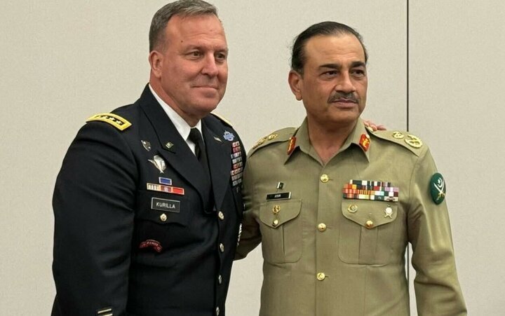 On US visit; Pakistan Army chief meets CENTCOM terrorist commander