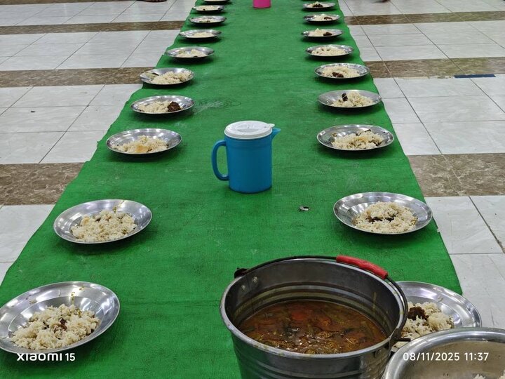 ဒေါပုံမြို့နယ် နွယ်အေး စွန္နီ ဂျာမေအ် ဗလီကြီး ၏ မဒရ်စာ အဗ်ဒိုလ်မသီးန် ကျောင်းသားများ နှင့် ဆရာများ ၏ ထမင်း တနပ်စား မြင်ကွင်း  ။ ။ Photos