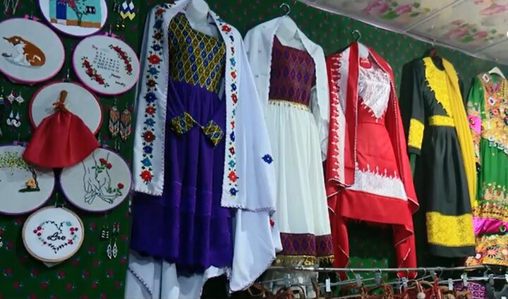 ویدیو | عدم حمایت طالبان از صنایع دستی بانوان افغانستان