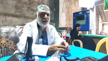 ویدیو | اقدام جالب و توصیه یک پزشک ایرانی در مسیر پیاده‌روی اربعین حسینی
