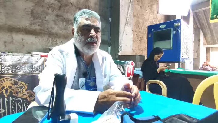 ویدیو | اقدام جالب و توصیه یک پزشک ایرانی در مسیر پیاده‌روی اربعین حسینی