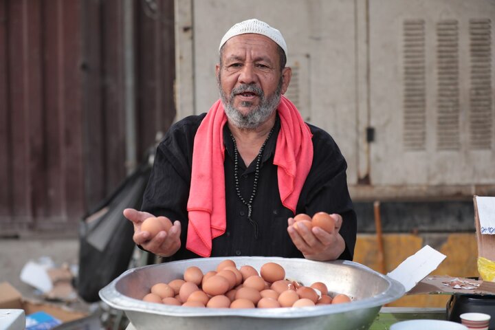 تقرير مصور/ مواكب كربلاء تبذل الطعام والشراب لزوار الأربعين الحسيني على مدار الساعة