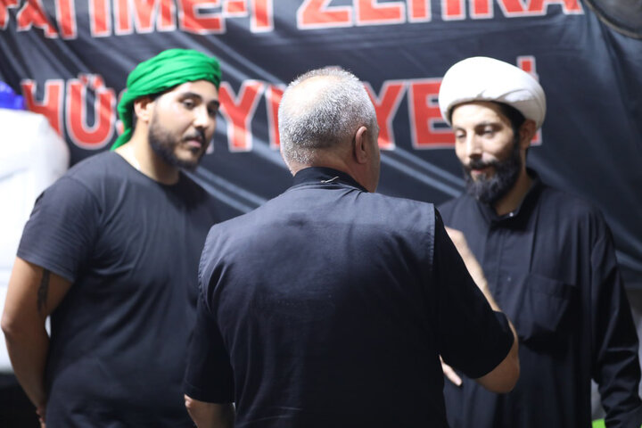 تقرير مصور/ موكب حسيني من تركيا يخدم زوار الاربعينية في كربلاء المقدسة