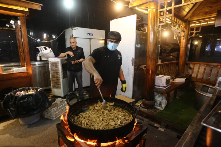 تقرير مصور/ موكب قافلة السجاد لأهل الأحساء يخدم زوار الأربعين الحسيني في كربلاء