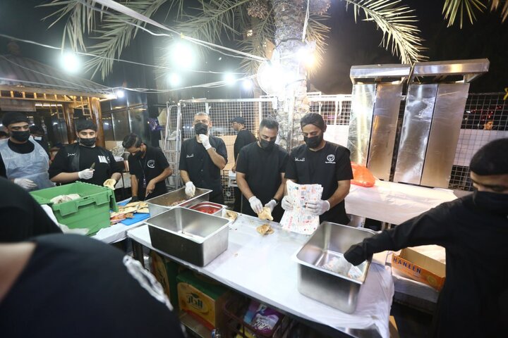 تقرير مصور/ موكب قافلة السجاد لأهل الأحساء يخدم زوار الأربعين الحسيني في كربلاء