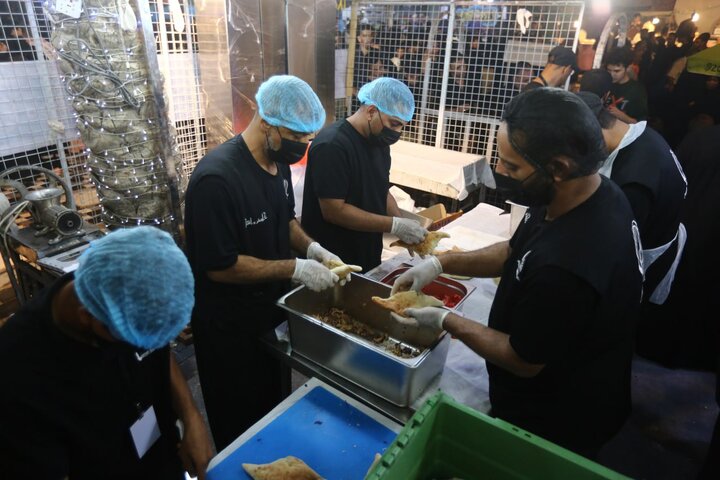 تقرير مصور/ موكب قافلة السجاد لأهل الأحساء يخدم زوار الأربعين الحسيني في كربلاء