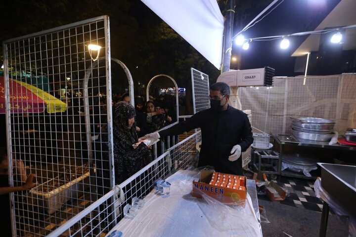 تقرير مصور/ موكب قافلة السجاد لأهل الأحساء يخدم زوار الأربعين الحسيني في كربلاء