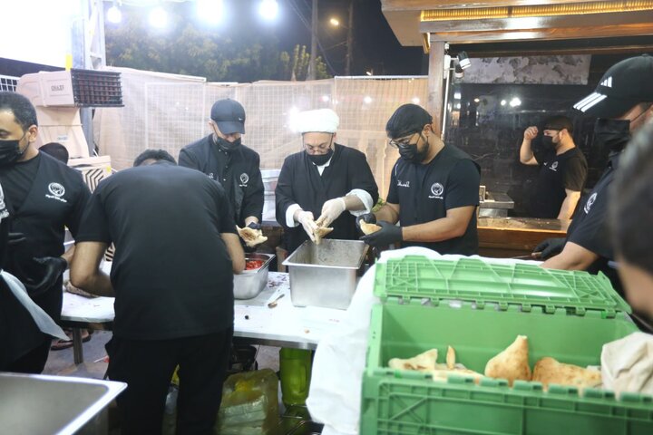 تقرير مصور/ موكب قافلة السجاد لأهل الأحساء يخدم زوار الأربعين الحسيني في كربلاء