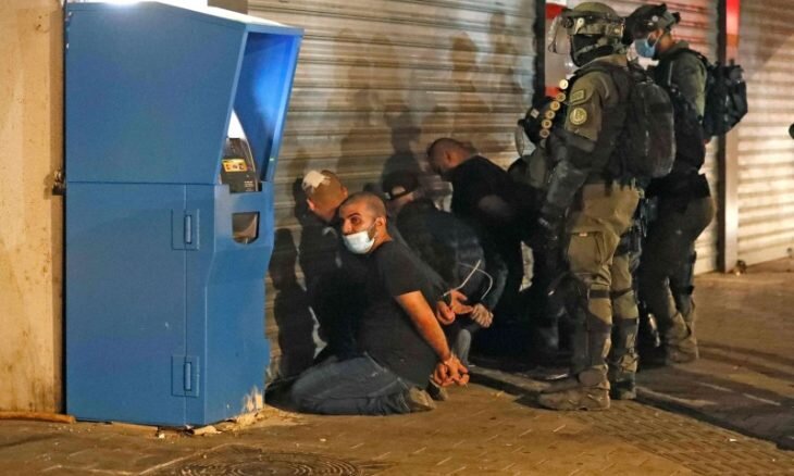 IOF Raids Multiple West Bank Towns, Kidnaps Palestinians