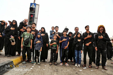 Ulat na may larawan  Haligi 1407: Unang pagbati ng mga peregrino ng Arbaeen kay Bab al-Hawaij, ang Buwan ng Bani Hashim