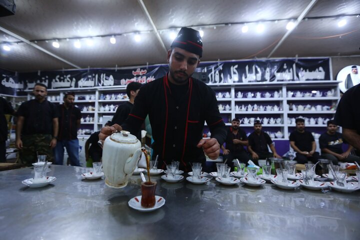 تقرير مصور/ خبز "السياح" وجبة صباحية رئيسة للزائرين في شوارع كربلاء