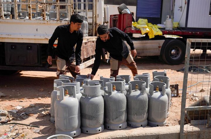 تقرير مصور/ العتبة العلويّة المقدّسة توفر 10 آلاف أسطوانة غاز لدعم المواقع الخدمية خلال زيارة الأربعين