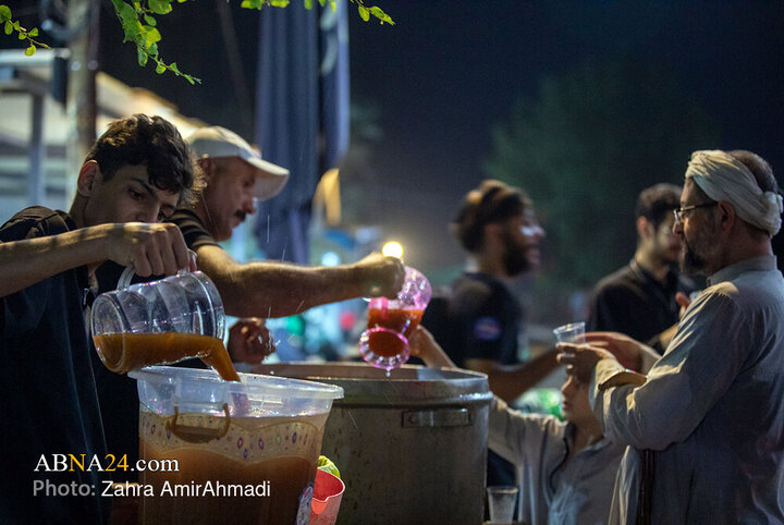گام‌های شبانه زائران به سوی نور کربلا
