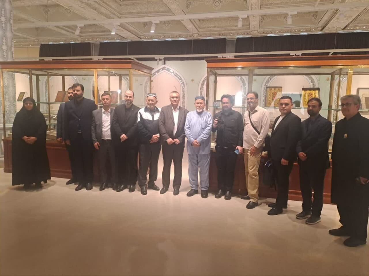 بازدید رئیس مرکز تمدن اسلامی ازبکستان از جاذبه‌های تاریخی و فرهنگی حرم رضوی