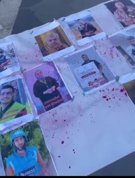 Manifestantes em Estocolmo protestam contra massacres em Gaza e ataques a jornalistas