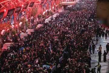 Foto Reportaj | İmam Hüseynin (əleyhi səlam) hərəmində Ərbəin zəvvarları tufan qopardır