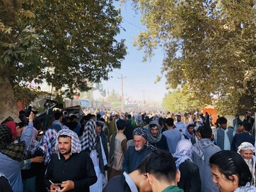 گزارش تصویری | راهپیمایی هزاران نفر به سمت حرم امام‌زاده یحیی(ع) شهر سرپل افغانستان در اربعین