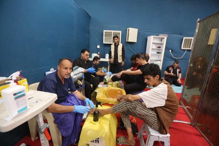 تقرير مصور/ عناصر الأمن والصحة يخدمون زوار أربعينية الإمام الحسين (ع) في كربلاء المقدسة