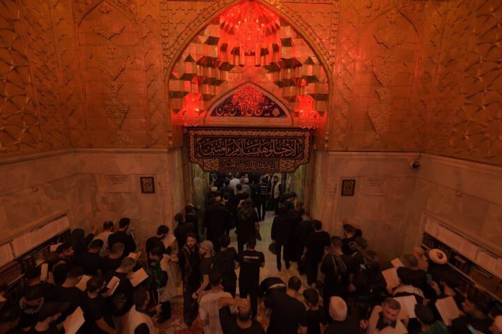 Erbain'de İmam Hüseyin'in (a.s) Ziyareçilerinin İmam Hüseyin'in (a.s) Haremi Şerifine Akımı