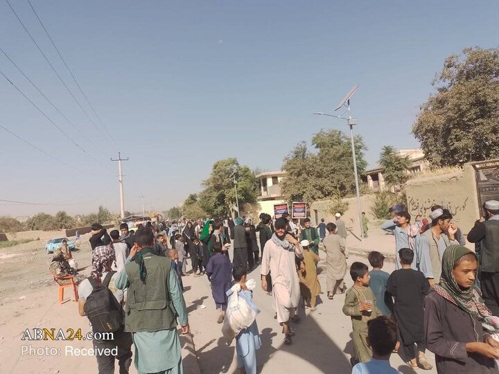 گزارش تصویری | راهپیمایی هزاران نفر به سمت حرم امام‌زاده یحیی(ع) شهر سرپل افغانستان در اربعین