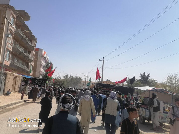 گزارش تصویری | راهپیمایی هزاران نفر به سمت حرم امام‌زاده یحیی(ع) شهر سرپل افغانستان در اربعین