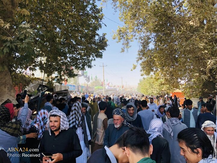 گزارش تصویری | راهپیمایی هزاران نفر به سمت حرم امام‌زاده یحیی(ع) شهر سرپل افغانستان در اربعین