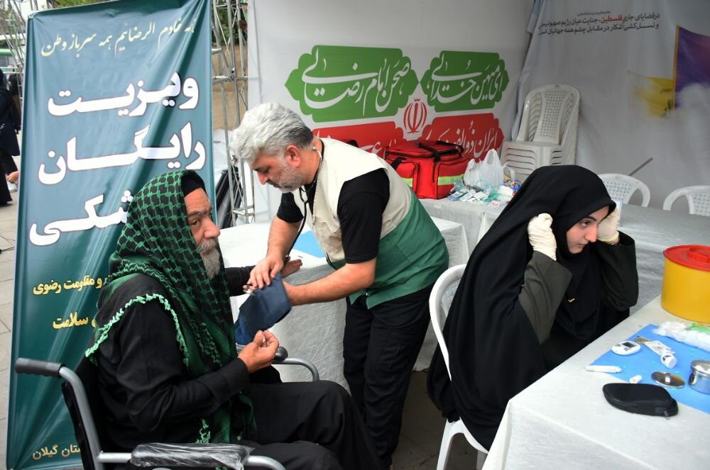 خدمات رایگان پزشکی کانون رضوی سلامت گیلان در موکب جاماندگان اربعین رشت