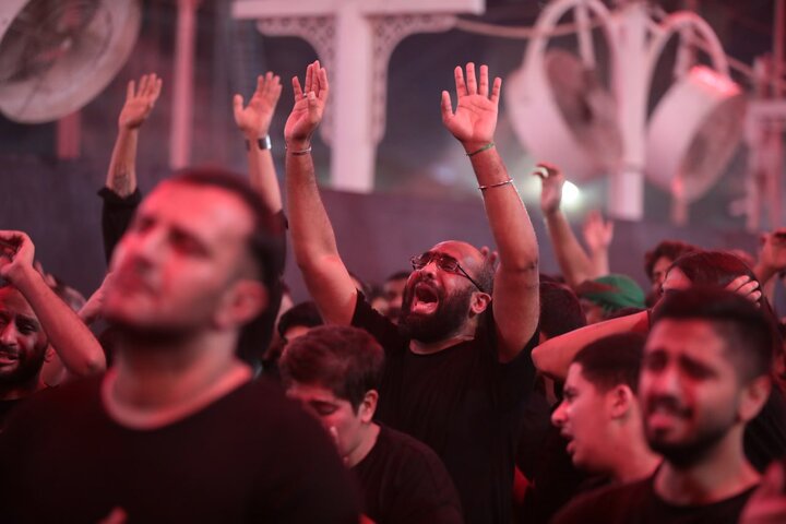 تقرير مصور/ كربلاء.. الابواب العشرة لضريح الامام الحسين (عليه السلام) تستقبل الملايين